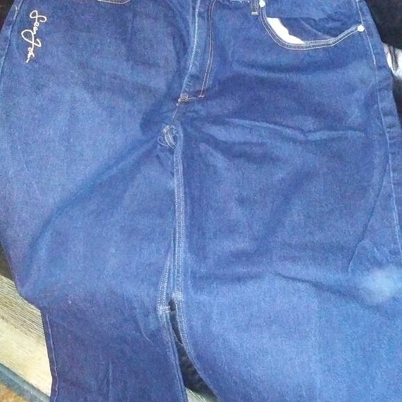 Jeans and longsleve tee shirt - Picture 3 of 4